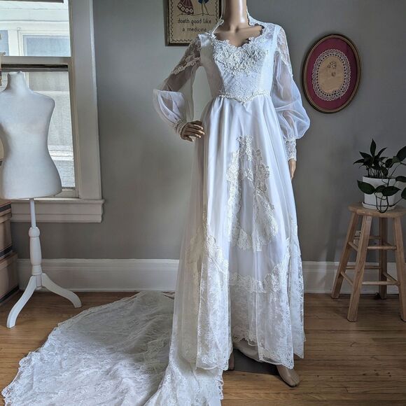 Bridal Allure Dresses & Skirts - Vintage 1970s Bridallure Wedding Dress Floral Lace Gown Train Bridal Maxi Size 4